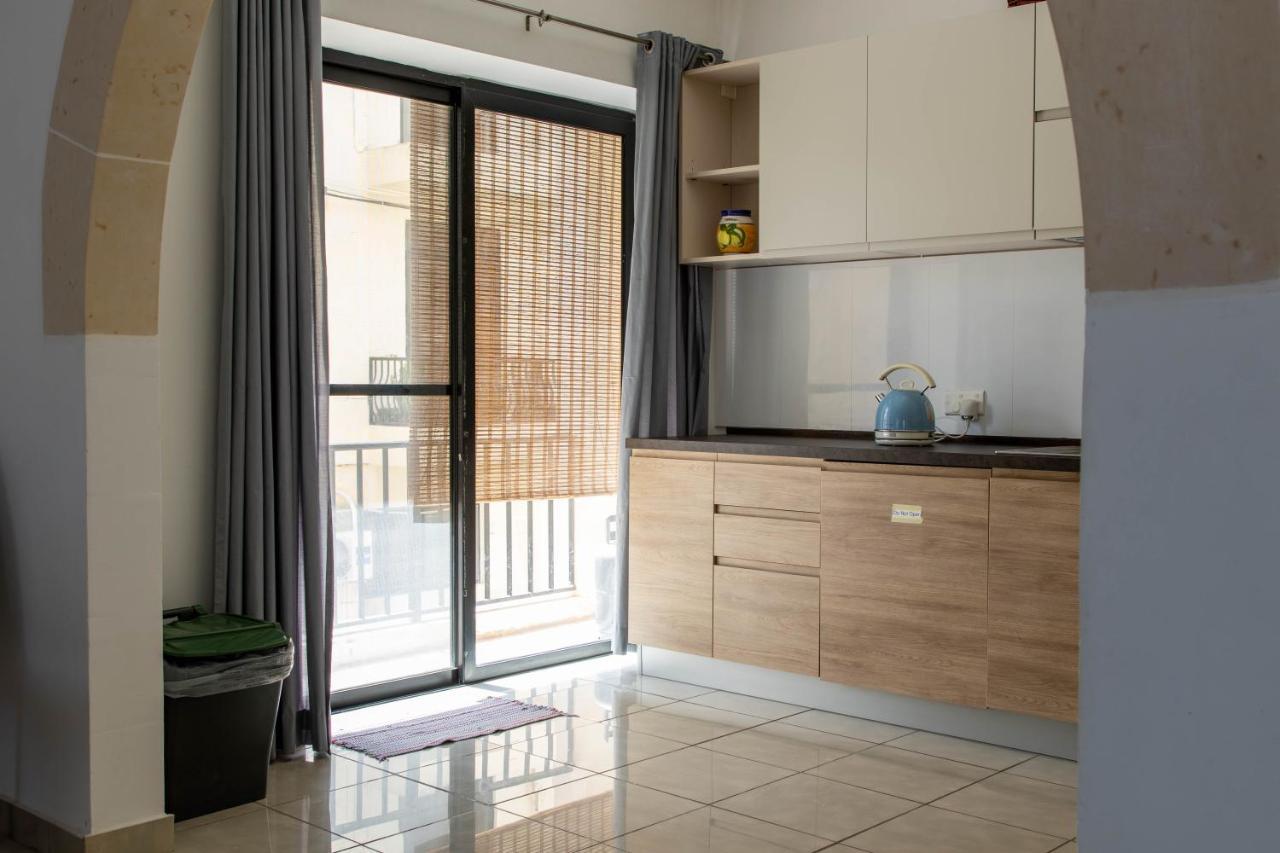 Spacious 3-Bedroom Apartment 30 Seconds From Sea Marsaskala Exterior photo